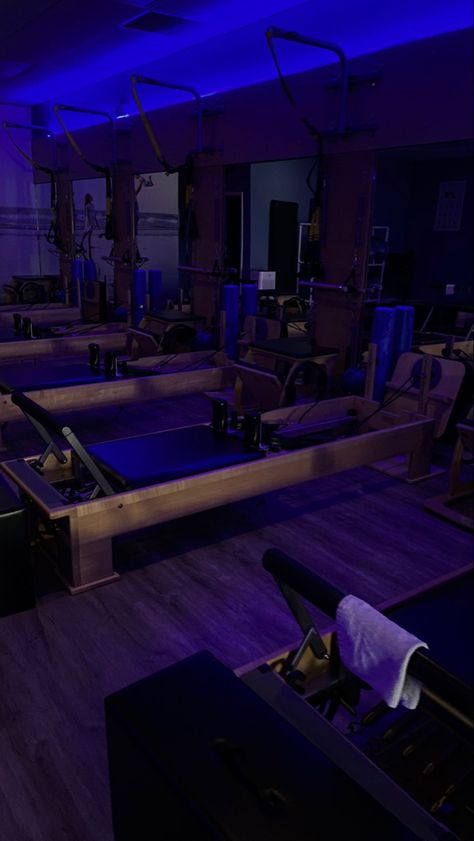 Hot Yoga Astethic, Club Pilates Aesthetic, Dark Pilates Aesthetic, Reformer Studio, Social Aesthetic, Yoga Studio Interior, Gym Layout, Aesthetic Club, Pilates Girl