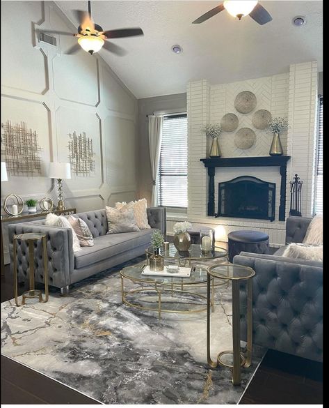 Grey Tufted Couch Living Room, Tufted Living Room Furniture, Gray Tufted Sofa Living Room Ideas, Tufted Couch Living Room Inspiration, Silver Couch Living Room, Tufted Sofa Living Room Ideas, Ashanti Style, Chesterfield Sofa Living Room Ideas, Tufted Couch Living Room