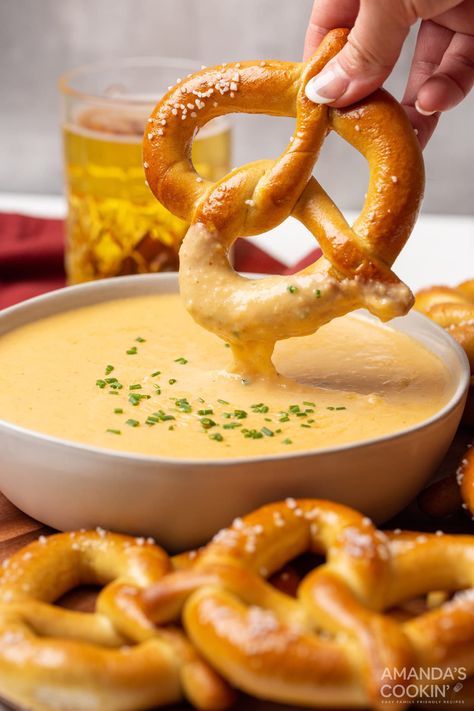 Pub style beer cheese dip is a popular party appetizer filled with cheesy goodness kicked up a notch with a mellow beer flavor. Spicy Cheese Dip, Beer Cheese Dip, Spicy Cheese, Dip Recipes Easy, Colby Jack Cheese, Beer Cheese, Snack Table, Party Appetizer, Cheese Dip