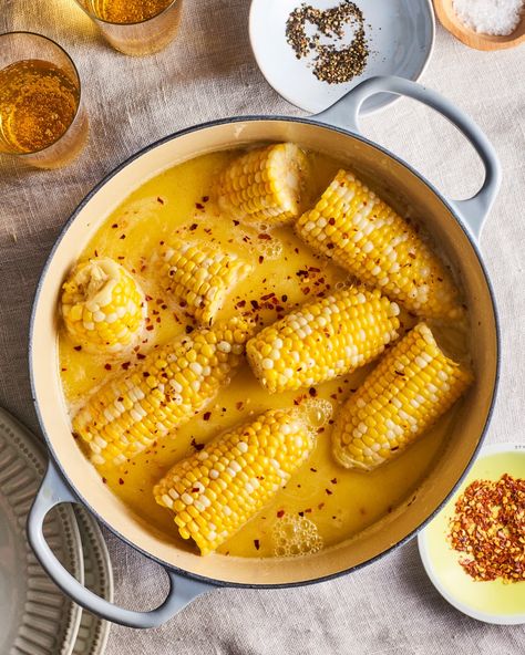 Fresh corn on the cob in s butter bath. I’m thinking about adding Mike’s hot honey. Boiled Corn, Corn Dishes, Buttered Corn, Sweet Butter, Peaches And Cream, Corn Recipes, Corn On The Cob, Family Cooking, Honey Butter