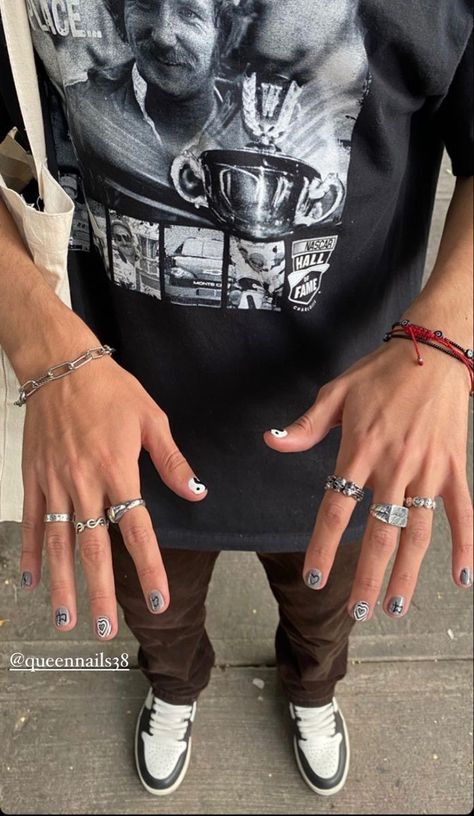 Men’s Fingernail Design, Guys With Nail Polish, Silver Nails Men, Black Nails Men, Masc Nails Ideas, Mens Nails Design, Guy Nail Art, Nail Designs Men, Guys Nail Designs