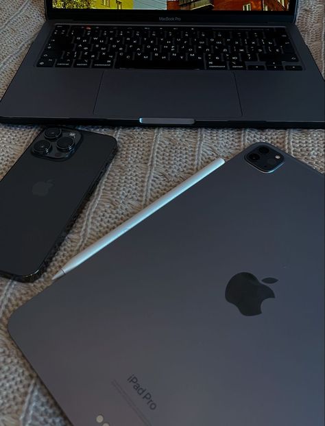 Apple Asethic, Ipad 13 Pro, Macbook And Iphone, Macbook And Ipad, Ipad 11 Pro, Ipad And Macbook, Apple Aesthetic, Apple Pencil 2, Ipad Pro Apple Pencil