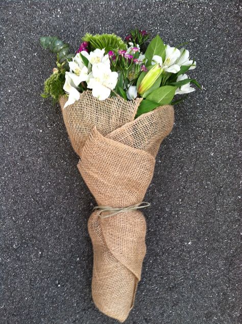 #burlap #flowers #bouquet #diy #vintage #romantic Did this myself! Buy pretty flowers from any flower shop, put them together, wrap them in burlap, and boom! You have a gorgeous bouquet! So beautiful! Flower Bouquet Burlap Wrap, Burlap Wrapped Bouquet, Burlap Bouquet Wrap, Fancy Plants, Burlap Bouquet, Wrap Flowers, Gorgeous Bouquet, Bouquet Wrapping, Long Stem Flowers