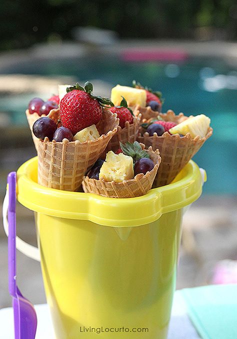 15 Super-cute snacks that will make your pool party a hit with the kids: Pool noodles licorice Pool Party Snacks, Flip Flop Cookie, Pool Party Ideas, Pool Party Food, Pool Party Kids, Pool Party Decorations, Summer Pool Party, Pool Birthday Party, Ice Cream Cones