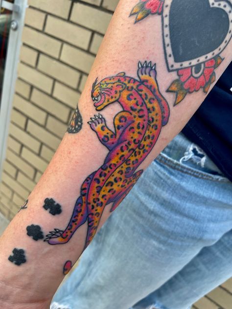 Traditional Jaguar tattoo colored in with bright orange, yellow, purple, and pink like a Lisa Frank drawing. Animal Tattoos Traditional, American Traditional Leopard, Jaguar Tattoo Traditional, Traditional Leopard Tattoo, Traditional Jaguar Tattoo, Lisa Frank Tattoo, Traditional Animal Tattoo, Leopard Print Tattoo, Traditional Tattoo Animals