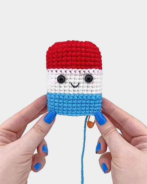 Crochet Ice Pop | Free Crochet Pattern - Virkadia Crochet Popsicle Pattern Free, Crochet Popsicle, Crochet Minis, Popsicle Pattern, Crochet Needlework, Pop Stick, Pocket Pet, Ice Pop, Ice Pops