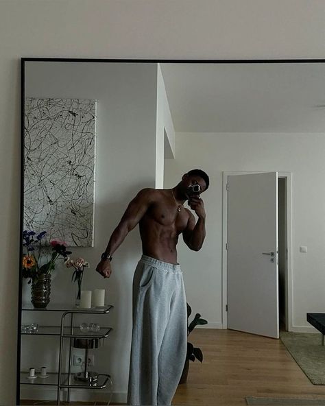 Tall Black Men, Gym Men Motivation, Aesthetic Guy Outfits, Aesthetics Bodybuilding, Aesthetic Men, Light Skin Men, Dark Skin Boys, Dark Skin Men, Gym Outfit Men