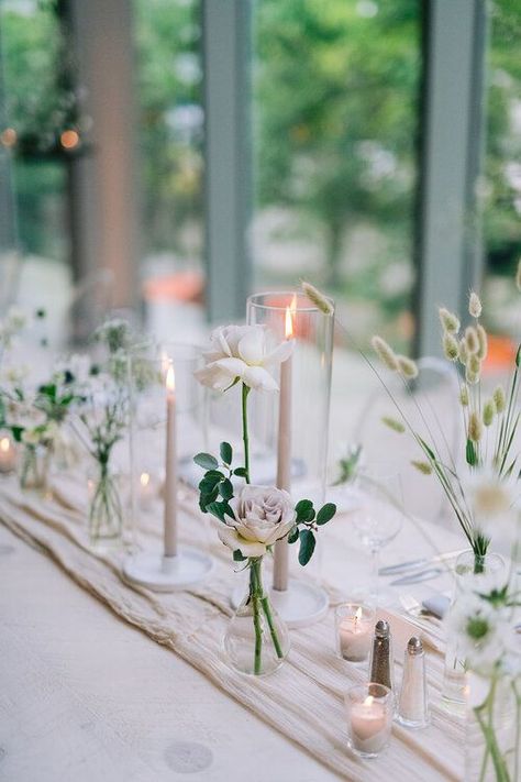 Vase Centerpiece Ideas, Bud Vases Wedding, Bud Vase Centerpiece, Vase Centerpiece, Minimalist Wedding Decor, Ethereal Wedding, Wedding Vases, Wedding Flower Inspiration, Flower Centerpieces Wedding