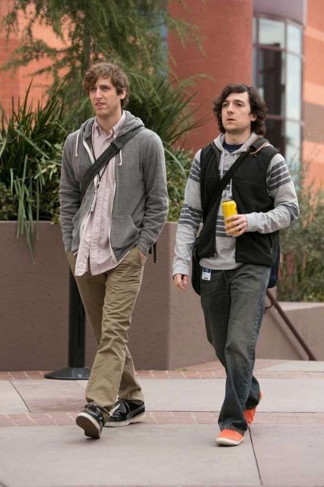 Richard Hendricks and Nelson Bighetti (Big Head) Silicon Valley Aesthetic, Josh Brener, Silicon Valley Style, Silicon Valley Hbo, Vaporwave Shirt, Mike Judge, Geek Style, Richard Thomas, Nerd Chic