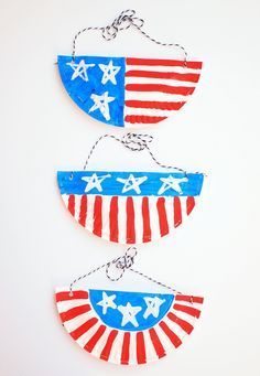 DIY Paper Plate Purses for the 4th of July 4th Of July Crafts, Fourth Of July Crafts For Kids, 4th July Crafts, Handmade Charlotte, Crafts For Seniors, Patriotic Crafts, Paper Plate Crafts, 4th Of July Celebration, Plate Crafts