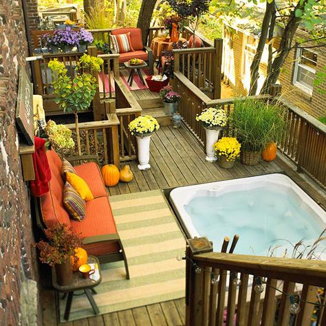 Add flowers to your deck to update the whole space: http://www.bhg.com/home-improvement/deck/ideas/deck-makeovers/?socsrc=bhgpin073114justaddflowers&page=6 Whirlpool Deck, Cottage Pool, Hot Tub Deck, Spa Design, Decks And Porches, Design Exterior, Outdoor Deck, Spa Hot Tubs, Deck Ideas