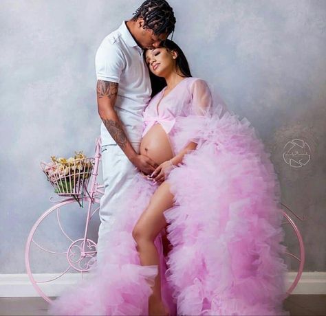 Pink Maternity Dress, High Waisted Pants Outfit, Couple Pregnancy Photoshoot, Clothes Plus Size, Plus Size Robes, Pregnancy Clothes, Picture Inspiration, Bridal Robe, Pregnancy Wardrobe