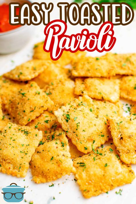 Toasted Ravioli Baked, Easy Toasted Ravioli, Ravioli Appetizer, Toasted Ravioli Recipe, Fancy Snacks, Sausage Ravioli, Ravioli Recipes, Fried Ravioli, Toasted Ravioli