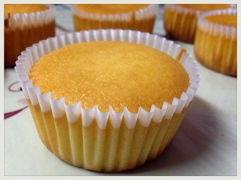 Baking's Corner: Honey Condensed Milk Cupcake - by Joice Yu Condensed Milk Cupcakes, Milk Cupcakes, Steam Cake Recipe, Cupcake Photos, Cupcake Images, Pretty Cupcakes, Steamed Cake, Creative Cupcakes, Cupcake In A Cup