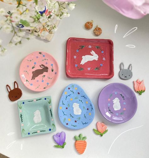 Say hello to the bunny collection 🐰🌼 all of these pieces are one of a kind and so perfect for spring. *but they can be made to order upon r… | Instagram Bunny Ceramic Painting, Pottery Sketch, Bunny Clay, 2024 Activities, Pottery Bunny, Easter Aesthetic, Pottery Inspo, Diy Air Dry Clay, Clay Clay