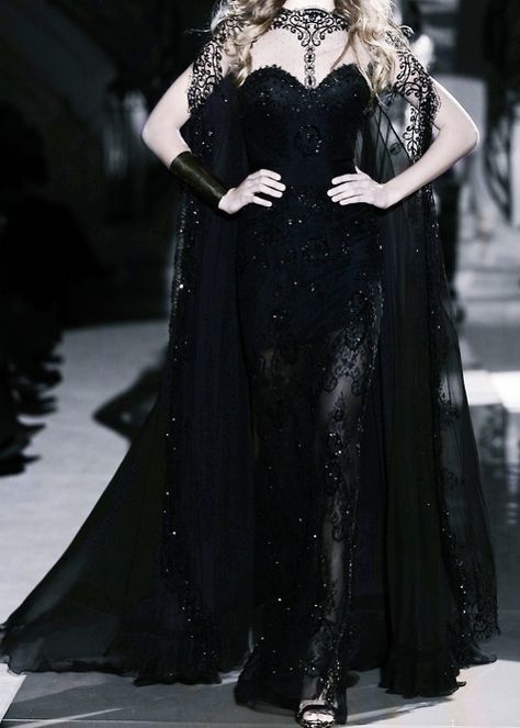 This is the perfect evil queen dress! #black Zuhair Murad Haute Couture, Zuhair Murad, Black Gown, Fantasy Dress, Yohji Yamamoto, Fantasy Fashion, Dark Fashion, Mode Inspiration, Mode Style