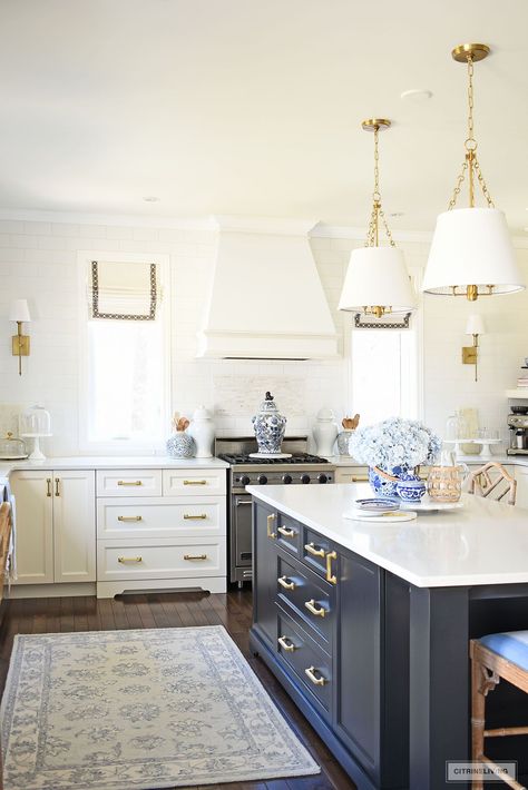 Beautiful white and black kitchen styled for spring with blue and white chinoiserie pieces, faux flowers and ginger jars. Gorgeous White Kitchen, Spring Kitchen Decor, White Cupboards, Spring Living Room, Vintage Style Rugs, Fall Kitchen Decor, Fall Kitchen, Simple Kitchen, Black Kitchens