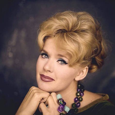 Connie Stevens James Stacy, Stella Stevens, Connie Stevens, Eddie Fisher, Actrices Hollywood, Tv Actors, Classic Beauty, Actress Photos, Hollywood Stars