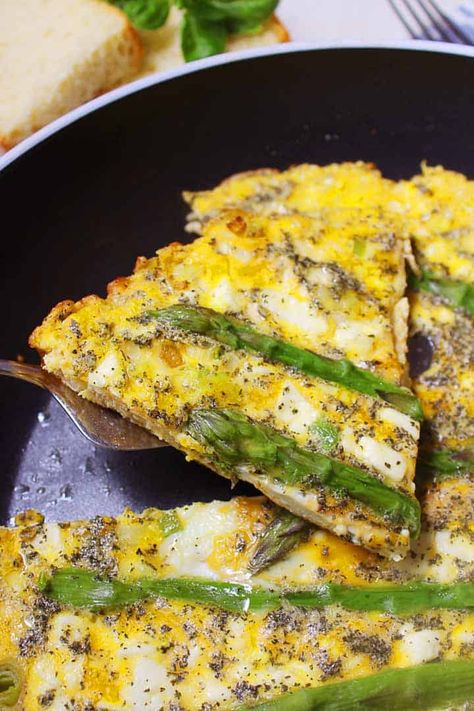 ASPARAGUS AND FETA CHEESE FRITTATA - 30 days of Greek food Yogurt With Honey, Honey Pancakes, Asparagus Frittata, Baked Frittata, Asparagus Seasoning, Feta Recipes, Baked Asparagus, Cheese Frittata, Asparagus Pasta