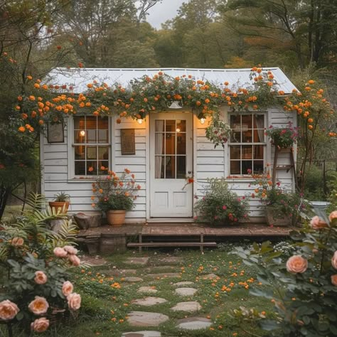 Small English Cottage, Cozy English Cottage, Cottage Garden Borders, Cottage Backyard, Backyard Guest Houses, Cottage Tiny House, Small Bungalow, Cabin Exterior, Outdoor Living Rooms