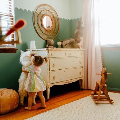 Two-toned green and a fun scallop wall design - do you like the playful paint look?! Image: @evieandjr Scallop Wall Paint, Nursery Paint Ideas, Scallop Wall, Green Girls Rooms, Nursery Paint, Pink And Green Nursery, Ideas For Small Homes, Nursery Accents, Scallop Design