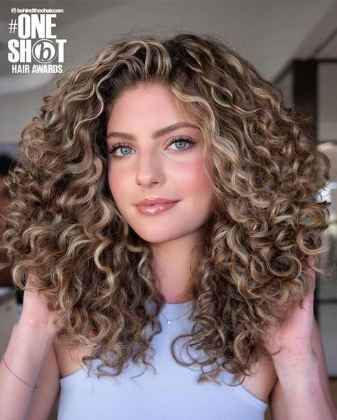 Color Hair Ideas Curly, Best Curly Hair Colors, Blonde Hair On Curly Hair, Cool Toned Curly Hair, Blond Balayage Curly Hair, Blond Highlights On Brown Curly Hair, Golden Balayage Brunettes, Curly Balayage Hair Blonde, Curly Hair With Highlights Blonde