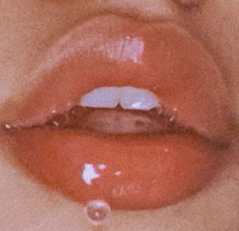 Perfect Cupids Bow Lips, Cupids Bow Aesthetic, Round Cupids Bow Lips Aesthetic, No Cupids Bow Lips Aesthetic, Chapped Lips Aesthetic, No Cupid Bow Lips, Lips Cupids Bow, Round Lips Aesthetic, Soft Lips Aesthetic