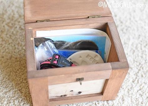 Pet Memory Box Ideas, Pet Memorial Ideas Dogs, Memory Box Frame, Memory Ideas, Pets Stuff, Pet Memory, Memorial Ideas, Memory Boxes, Wendy House