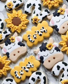 Boho Cow Theme Birthday, Sunflower Cow Birthday Party, Cow Desserts Ideas, Moo Moo I’m Two Cookies, Cow Cookies Decorated 1st Birthday, Cow Print Birthday Cookies, Cow Print Bday Party, Cow Face Cookies, Cow Print Cookies Decorated