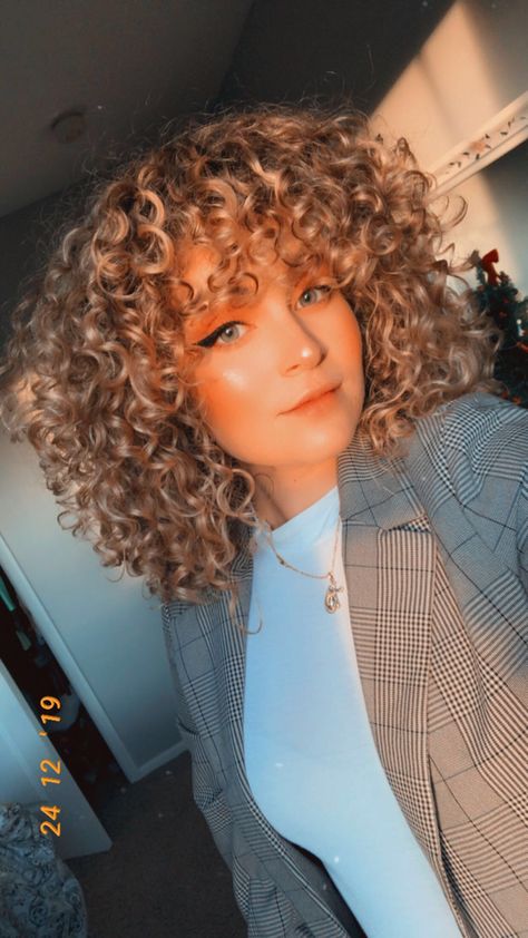 Short Permed Hair With Bangs, 3b Bangs, Medium Length Curly Hairstyles With Bangs, 2c Curly Hair With Bangs, Fringe Bangs Curly Hair Natural Curls, 3b Curly Hair Bangs, 3b Curly Haircut, Short 2c Curly Hair With Bangs, Curly Bangs 3b/3c