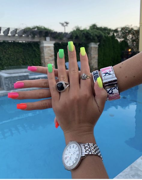 Summer Nails 2023 Color Trends, Trendy Summer Nails 2023, Nails 2023 Color Trends, 2023 Color Trends, Trendy Summer Nails, Summer Nails 2023, Neon Nail Designs, Multicolored Nails, 2023 Color