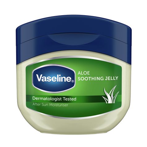 Protect chapped, cracked skin and help restore dry skin with the help of 100% pure Vaseline® Petroleum Jelly. Vaseline Aloe Vera, Vaseline Cocoa Butter, Sunburn Skin, Vaseline Original, Vaseline Petroleum Jelly, Vaseline Lip Therapy, Healing Dry Skin, Petroleum Jelly, Cracked Skin