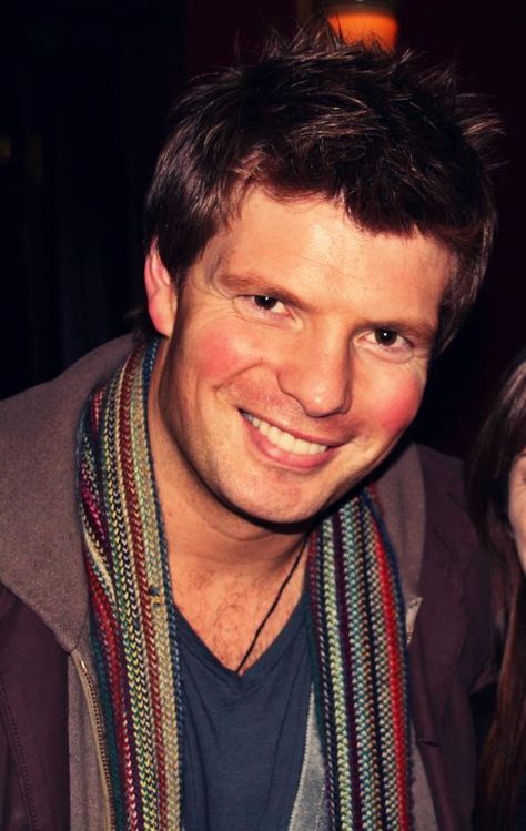 Phil Harvey Phil Harvey, Jonny Buckland, Old Names, British Rock, Chris Martin, Cute Smile, Brit Awards, Alternative Rock, Coldplay