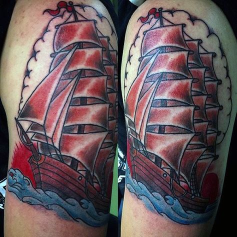 70 Ship Tattoo Ideas For Men - A Sea Of Sailor Designs Clipper Ship Tattoo, Ship Wheel Tattoo, Cloak And Dagger Tattoo, Traditional Ship Tattoo, Kraken Tattoo, Wheel Tattoo, Tattoo Chest, Tattoo Schrift, Street Tattoo