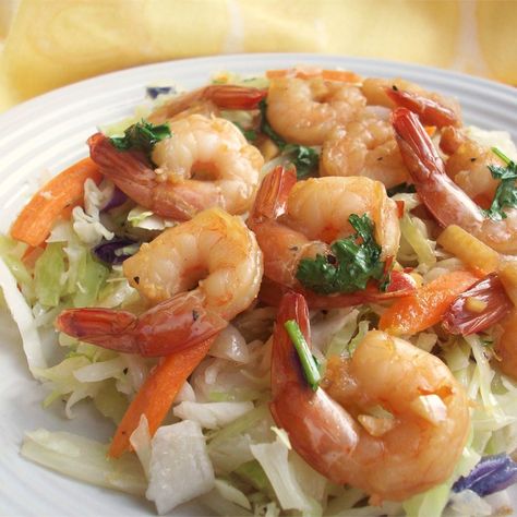 Thai Shrimp and Cabbage Shrimp And Coleslaw Recipes, Bag Coleslaw Recipe, Coleslaw Mix Recipes, Asian Coleslaw, Metabolism Foods, Thai Shrimp, Spicy Salad, Cabbage Casserole, Spicy Soup