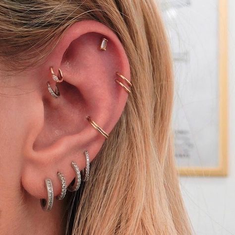 EAR CURATION on Instagram: “Double forward helix, triple upper helix, conch and four lobe piercings 🌙 // image via @sogoldbk 🌟” Double Helix And Forward Helix Piercing, Double Forward Helix Piercing Hoop, Conch And Double Helix Piercing, Ear Piercings Double Helix Rings, Double Forward Helix Piercing Ideas, Four Lobe Piercings, Upper Helix Piercing, Helix Piercing Hoop, Double Forward Helix Piercing