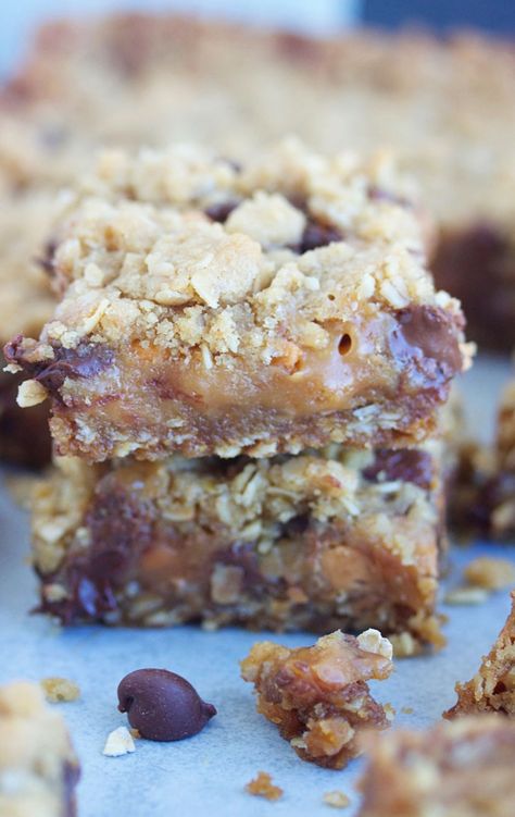 Oatmeal Caramel Chocolate Chip Bars, Oatmeal Carmelitas, Carmelitas Recipe, Butterscotch Bars, Caramel Cookies Bars, Funnel Cake Recipe, Caramel Chocolate Bar, Dessert Board, Cookie Base