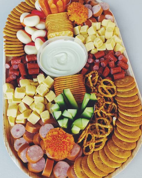 Hello Platters Sunshine Coast on Instagram: “We have a new look Children's Savoury platter and it's filled with all the goodies kids love to eat!  This one headed out to a birthday…” Savoury Platter, Kid Christmas Party Food, Birthday Platter, Appetizer Boards, Deli Platters, Dessert Boards, Entertaining Platters, Birthday Gathering, Smores Party