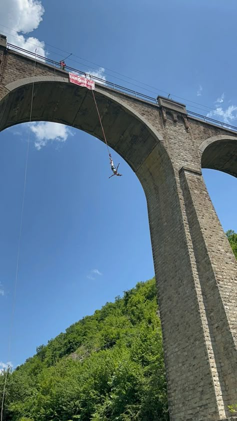 Bunjee Jumping Girl, Bungy Jumping Aesthetic, Adrenaline Activities Bucket Lists, Bungee Jumping Aesthetic, Wanderlust Aesthetic, Bungee Jump, Life Bucket List, Backpacking Trips, Bungee Jumping