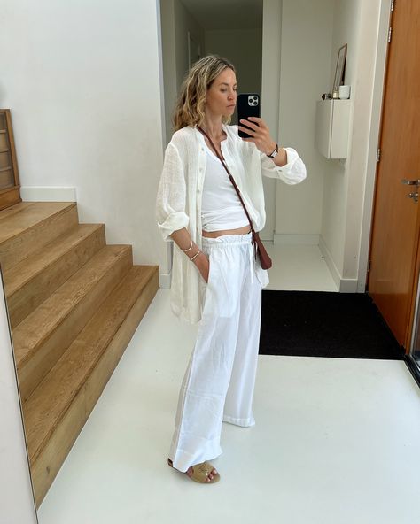 11 Uncomplicated Summer Outfits You'll Wear on Repeat | Who What Wear White Summer Trousers, Trousers Outfit Summer, Country Aesthetic Outfit, White Linen Outfit, Cos Outfit, Late Summer Outfits, Linen Outfit, Latest Summer Fashion, Trousers Outfit