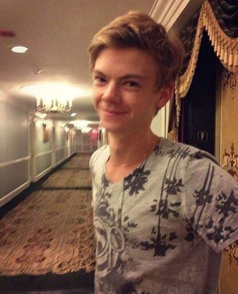 Thomas Brodie Sangster Imagines, Maze Runner Thomas, Maze Runner Trilogy, Maze Runner Funny, Maze Runner Cast, Maze Runner Imagines, Newt Maze Runner, Maze Runner Movie, Dylan Thomas