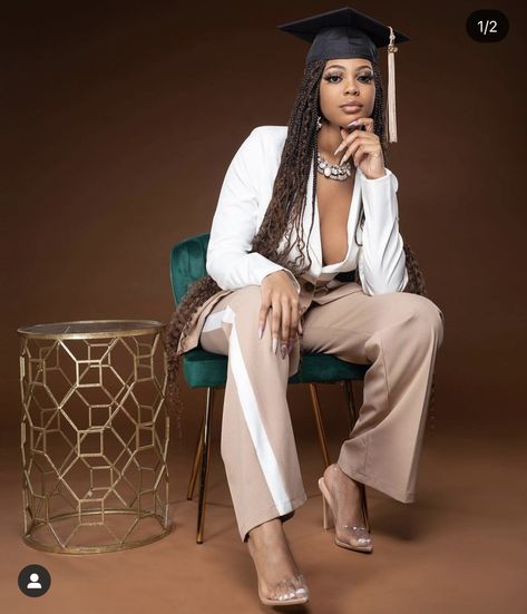 Graduation Photoshoot Studio Senior Pics, Business Graduation Pictures Ideas, Black Female Graduation Pictures, Graduation Pictures In Studio, Graduation Pictures Studio, Convocation Poses, Graduation Studio Photoshoot, Studio Graduation Photoshoot, Graduation Studio Photoshoot Ideas