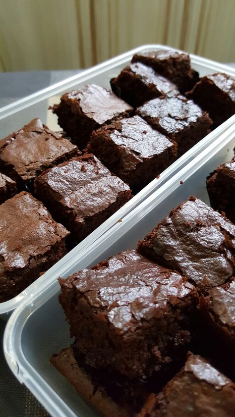 Brownies oh Brownies... Brownies Aesthetic, Baking Business, Food Babe, Fun Baking Recipes, Snap Food, Sweet Breakfast, Food Obsession, Cafe Food, Interesting Food Recipes