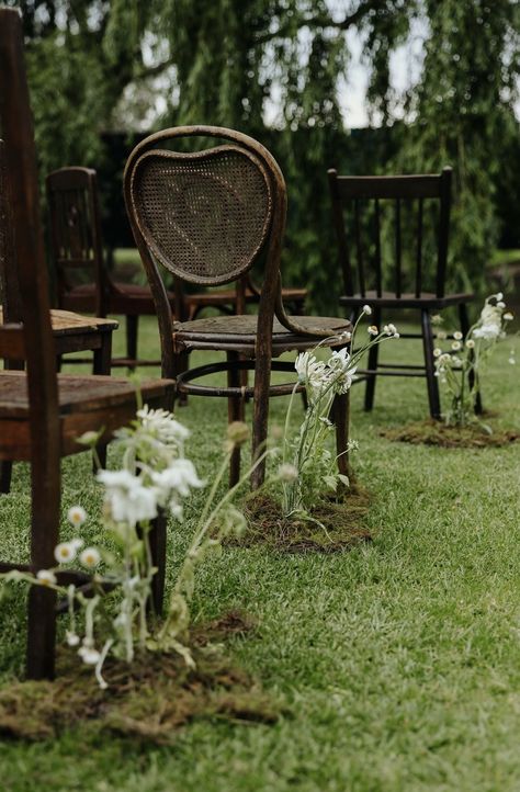 Winter Woods Wedding, Moss Wedding Decor, Moss Green Wedding, 2025 Bride, Moss Wedding, Diy Wedding Backdrop, Bridal Table, Winter Wood, Wedding Aisle