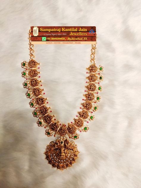 Antique Nakshi Lakshmi bottu necklace Lakshmi Bottu Mala, Lakshmi Bottu Mala Jewellery Designs, Bottu Mala Jewellery Designs, Navi Jewellery, Bottu Mala, Mala Designs, Gold Necklace Price, Mango Haram, Temple Jewellery Earrings