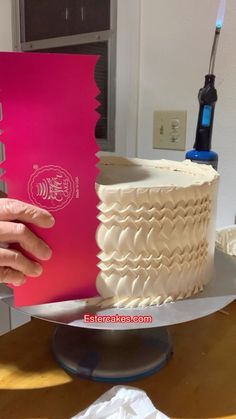 Cake Comb Designs, Advanced Cake Decorating, Buttercream Texture, Jewel Cake, Home Screen Layout Iphone, Buttercream Cake Designs, Decorating Frosting, Cake Decorating For Beginners, Buttercream Cake Decorating