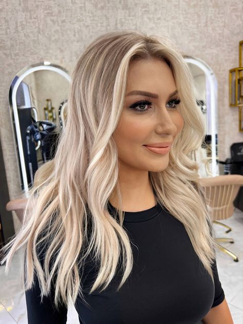 Ombre Blonde Hair, Ombré Blonde, Blonde Baby, Ice Blonde Hair, Blonde Ombre Balayage, Kloe Kardashian, Blonde Babies, Inspo Hair, Ice Blonde