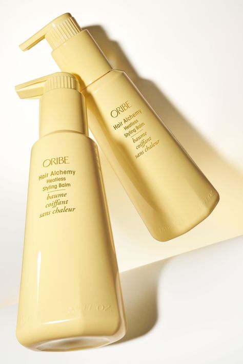 Get the perfect heatless style with Oribe Hair Alchemy Heatless Hair Styling Balm! 💁‍♀️ This lightweight balm is specially formulated for fine-to-medium hair, defining your locks and creating air-dried waves with a touchably soft hold. 💫 Say goodbye to frizz and hello to smooth, polished hair! 💆‍♀️ Infused with nourishing ingredients, it treats damage, split ends, and breakage, leaving your hair stronger and healthier-looking. ✨ Say hello to effortless, natural-looking waves! 🌊 Oribe Hair, Fine Flat Hair, Oribe Hair Products, Heatless Hair, Shine Hair, Beauty Video Ideas, Hair Balm, Weak Hair, Polished Hair