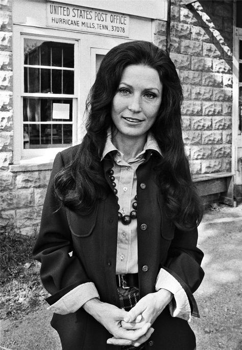 Loretta Lynn Loretta Lynn Songs, Conway Twitty, Loretta Lynn, Country Music Artists, Country Music Stars, Country Music Singers, Country Stars, Country Artists, Stevie Wonder