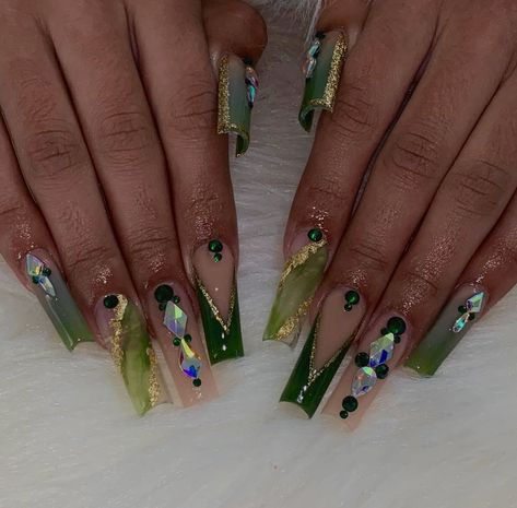 Emerald Green Acrylic Nail Designs, Green Baddie Nails, Dark Green Nails Designs, Green Baddie, Green And Gold Nails, Green Nails Designs, Frog Nails, Sweet 16 Nails, 16 Nails